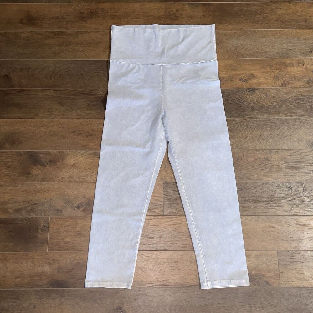 Chatoyant Mineral Wash Fold Over Waist Capris Lt. Denim Large